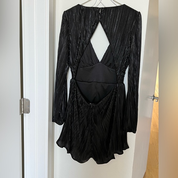 NWOT Lulus Plisse & Thank You Black Pleated Long Sleeve Backless Romper | Size M - Picture 4 of 6